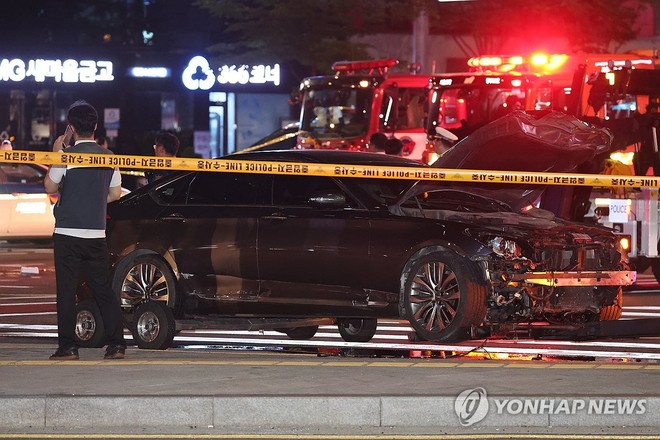Ô tô đâm vào người đi bộ ở trung tâm Seoul, ít nhất 9 người tử vong